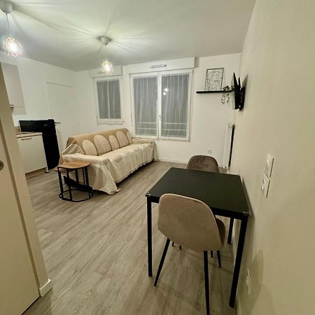 Studio Moderne Et Tout Equipe, Proche Du Rer, Paris & Aeroport D'Orly En 20 Min, Lit Bebe Sur Demande Vitry-sur-Seine Luaran gambar
