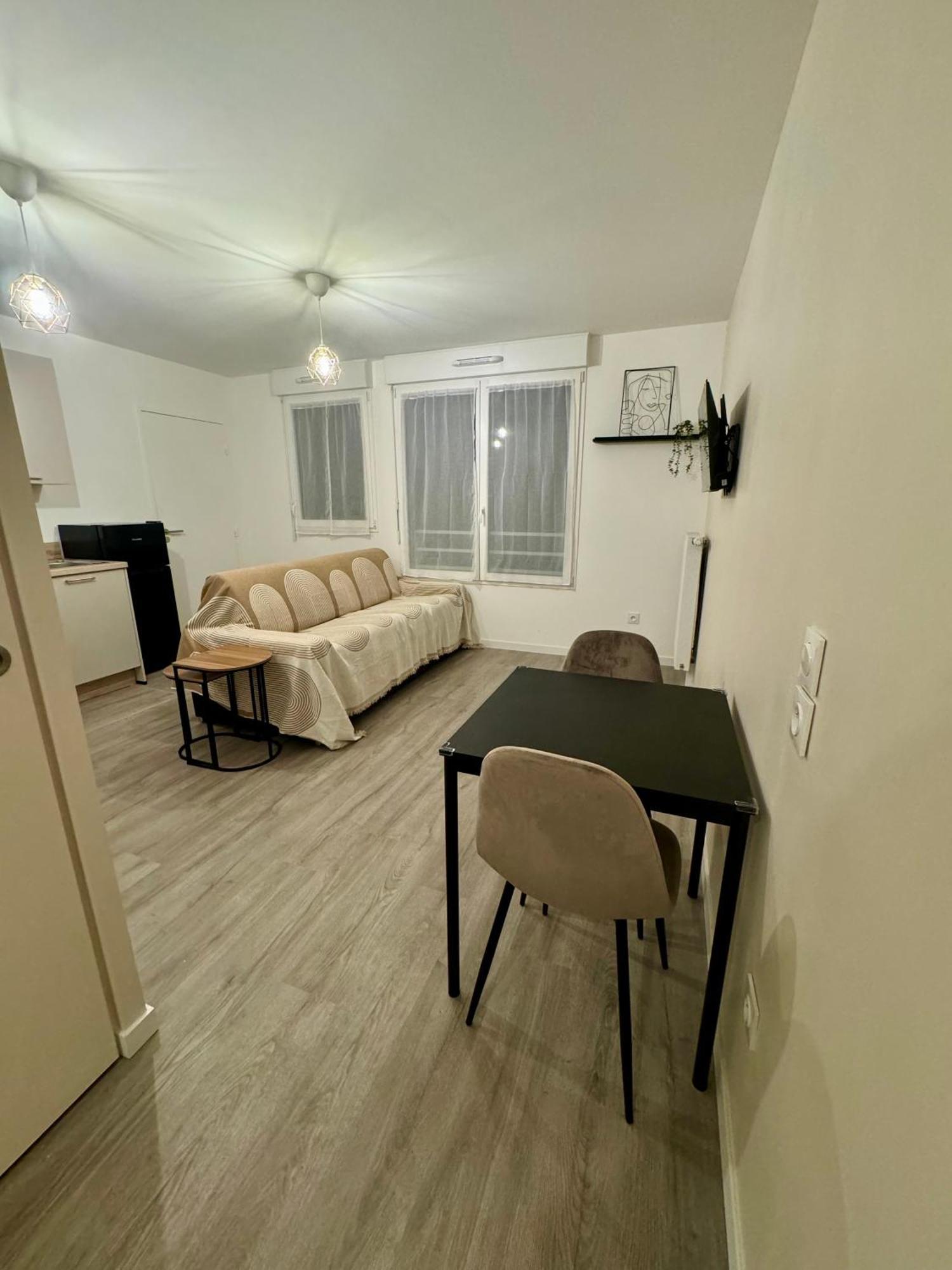 Studio Moderne Et Tout Equipe, Proche Du Rer, Paris & Aeroport D'Orly En 20 Min, Lit Bebe Sur Demande Vitry-sur-Seine Luaran gambar