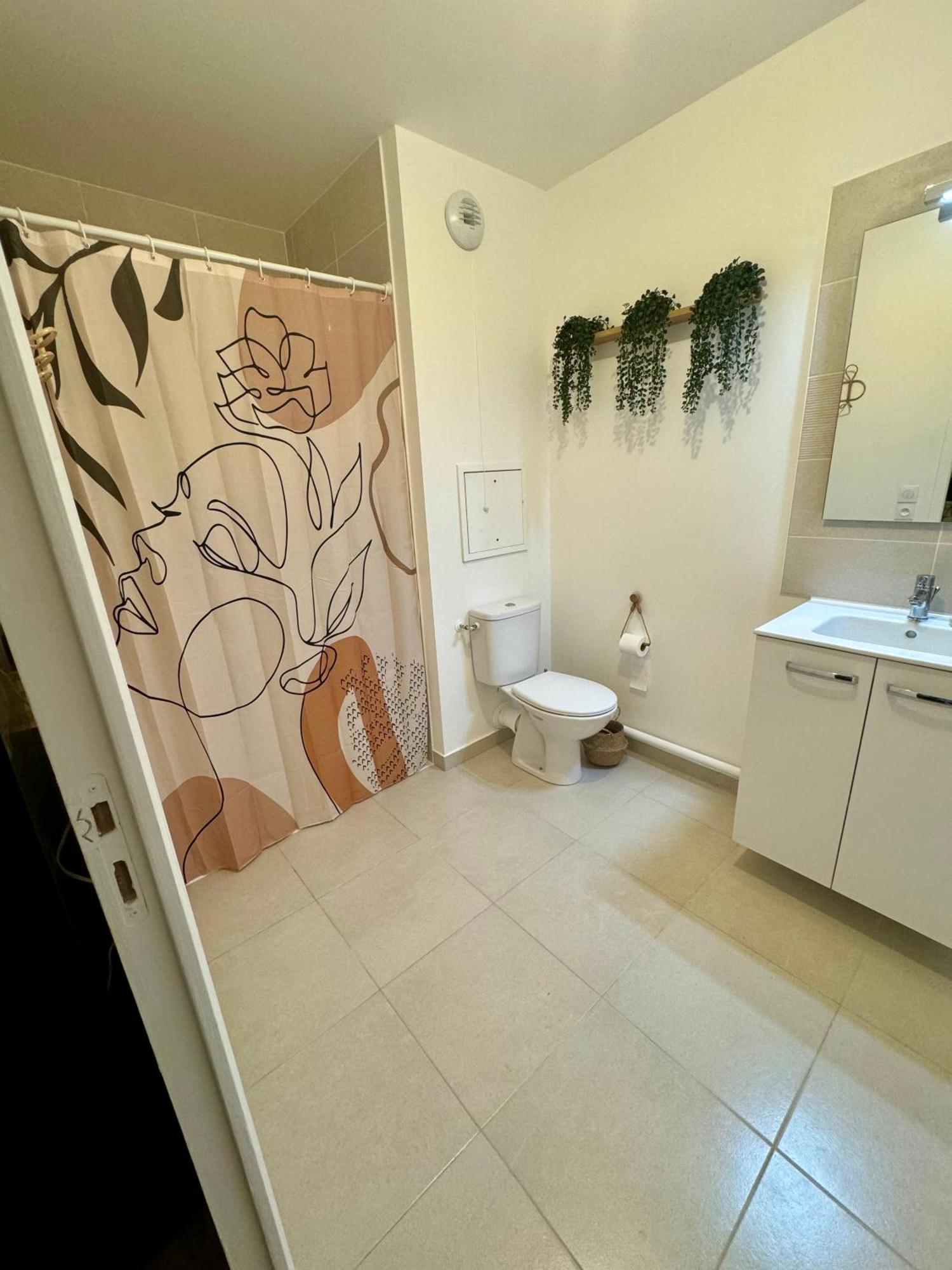 Studio Moderne Et Tout Equipe, Proche Du Rer, Paris & Aeroport D'Orly En 20 Min, Lit Bebe Sur Demande Vitry-sur-Seine Luaran gambar