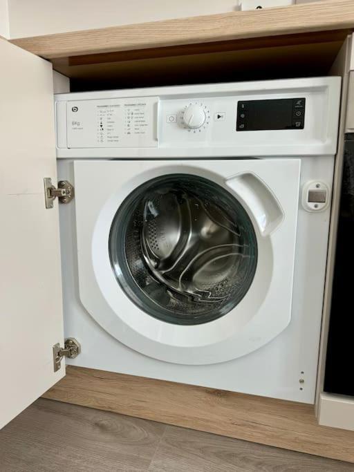 Studio Moderne Et Tout Equipe, Proche Du Rer, Paris & Aeroport D'Orly En 20 Min, Lit Bebe Sur Demande Vitry-sur-Seine Luaran gambar